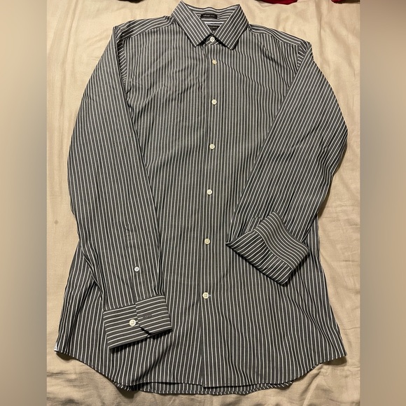 Banana Republic Grant Fit Non-Iron - Picture 2 of 5